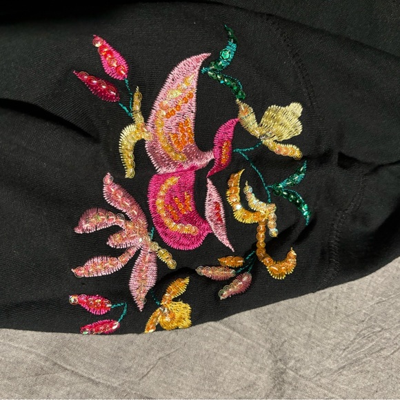 Black women’s sweat suit. - Picture 4 of 7